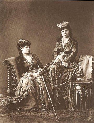 Women with a long pipe and a water pipe, Abdullah Freres, 1890 (Özendes 2013)