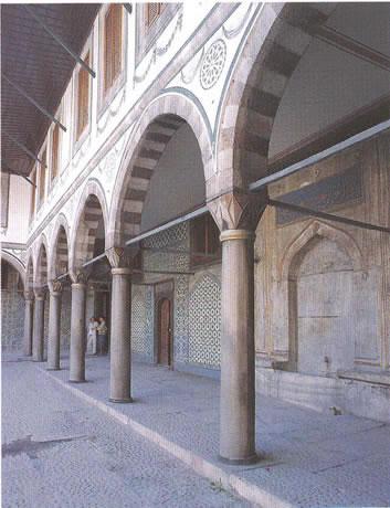 Fountain of Mehmed IV and portico of the courtyard of the Harem Valide Sultan