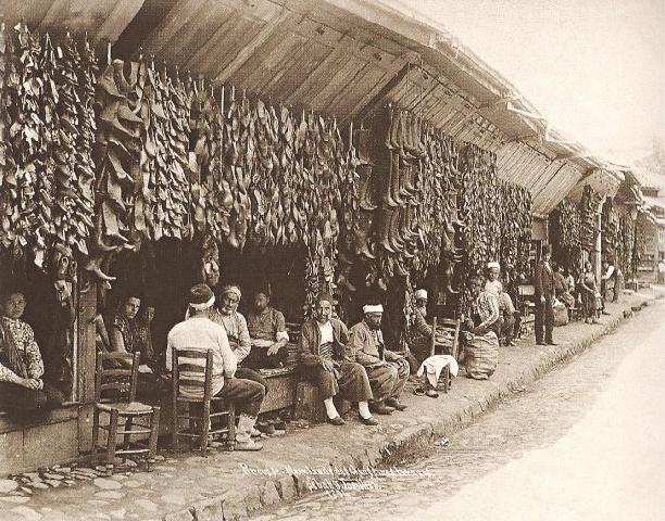 Shoemakers shops in Bursa, Sebah & Joaillier, 1894 (Özendes 2013)