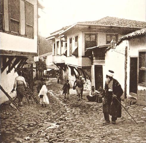 A street in İstanbul, Pierre Loti, 1903 (Özendes 2013)