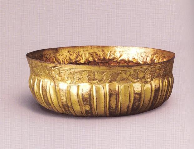 A copper bath bowl, 18th century