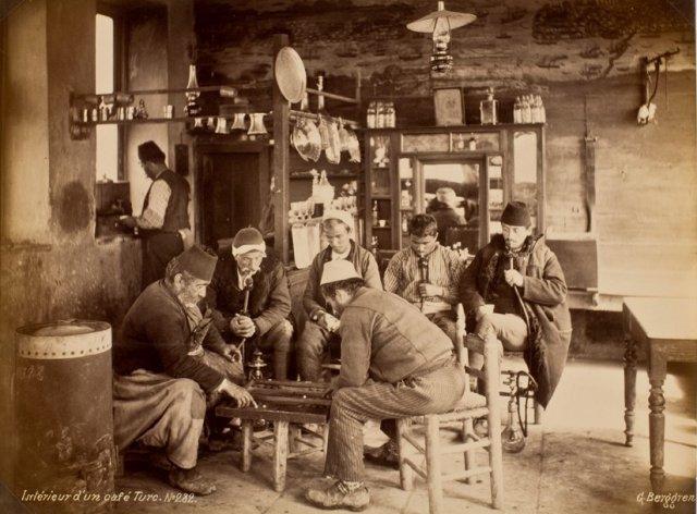 A coffeehouse in the late Ottoman period