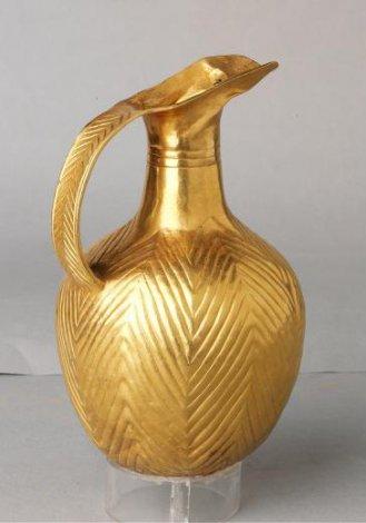 A gold pitcher, Alacahöyük