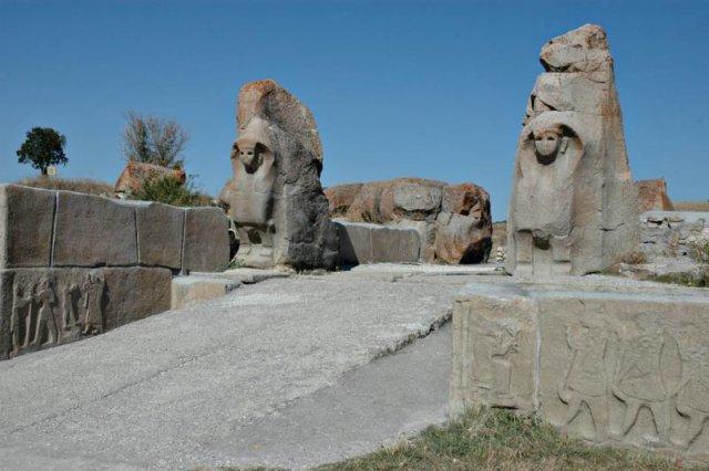 Sphinx gate, Alacahöyük